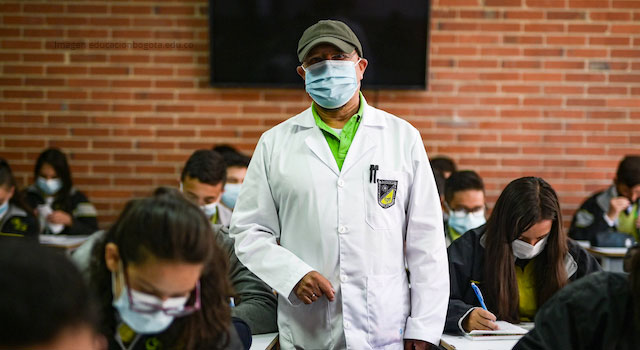 El profesor que ve en el regreso a las aulas la mejor estrategia para enfrentar la pandemia